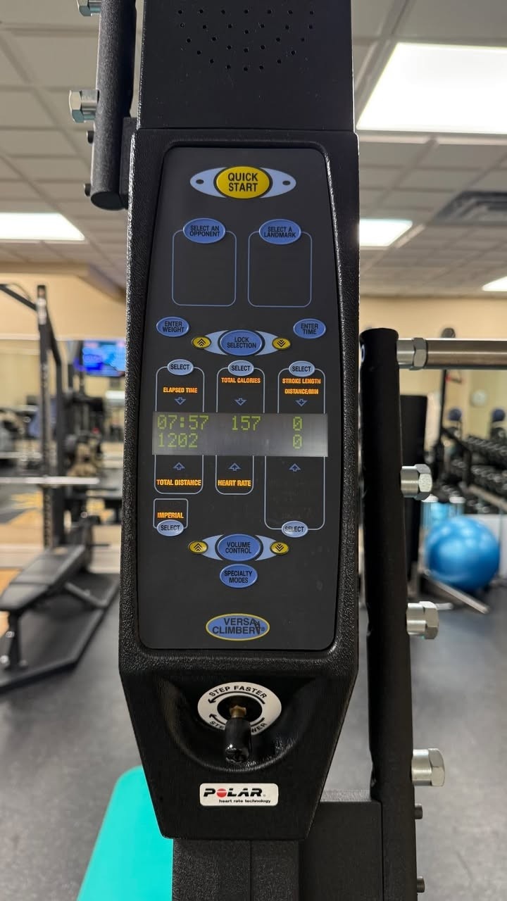 乐鱼app-八点不到💪🏽詹姆斯完成早上训练 晒出自拍照&amp;泡冰水恢复视频
