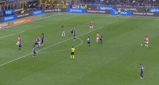 1745463494617018372.gif 乐鱼官网-【人物】约维奇:从被遗忘的到德比主角