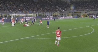 1745463496827076470.gif 乐鱼官网-【人物】约维奇:从被遗忘的到德比主角