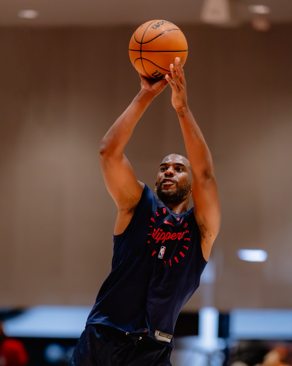 快船官方晒训练照：新援保罗、大洛佩斯和比尔加入其中