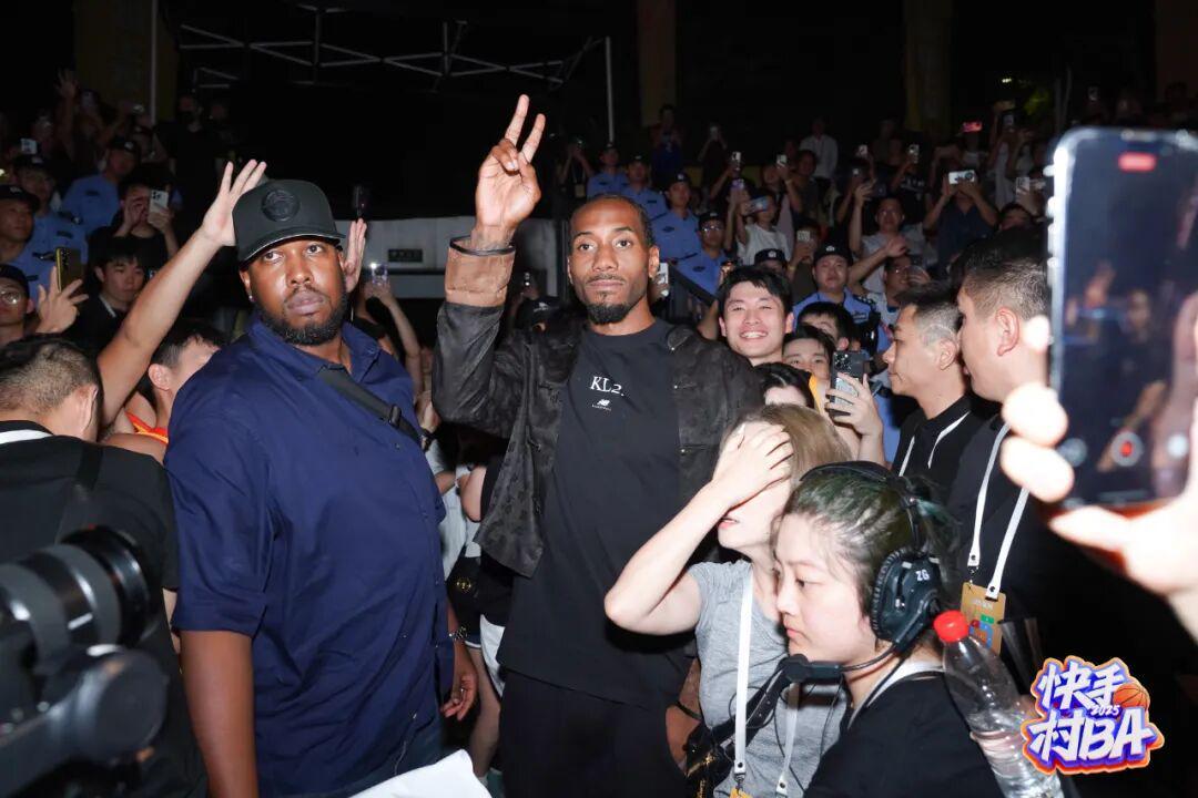 乐鱼体育-NBA球星下乡学咏春,村BA还有多少「花活」?