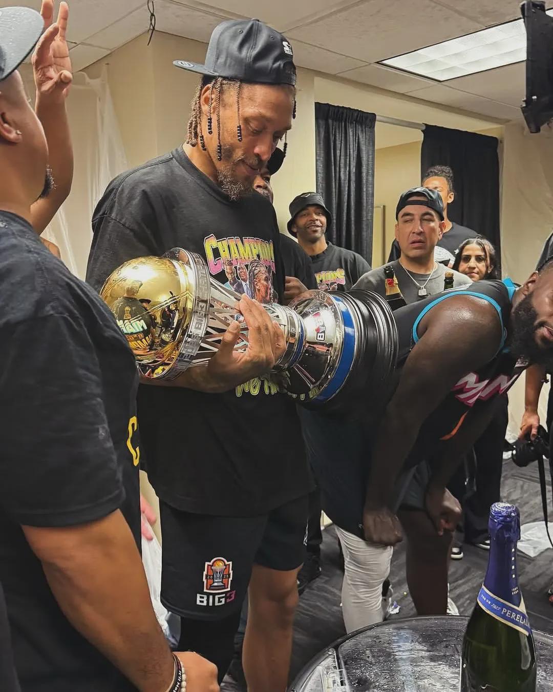 乐鱼官网-三分绝杀!夺得生涯第六冠!曾让詹姆斯公开道歉