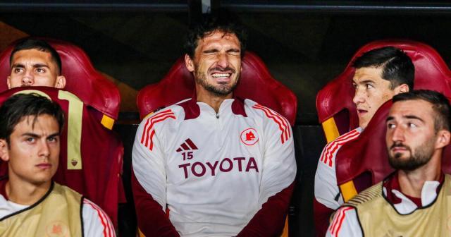 1729867123147088458.jpg 乐鱼体育app-加盟罗马50天,胡梅尔斯依然在等待首秀