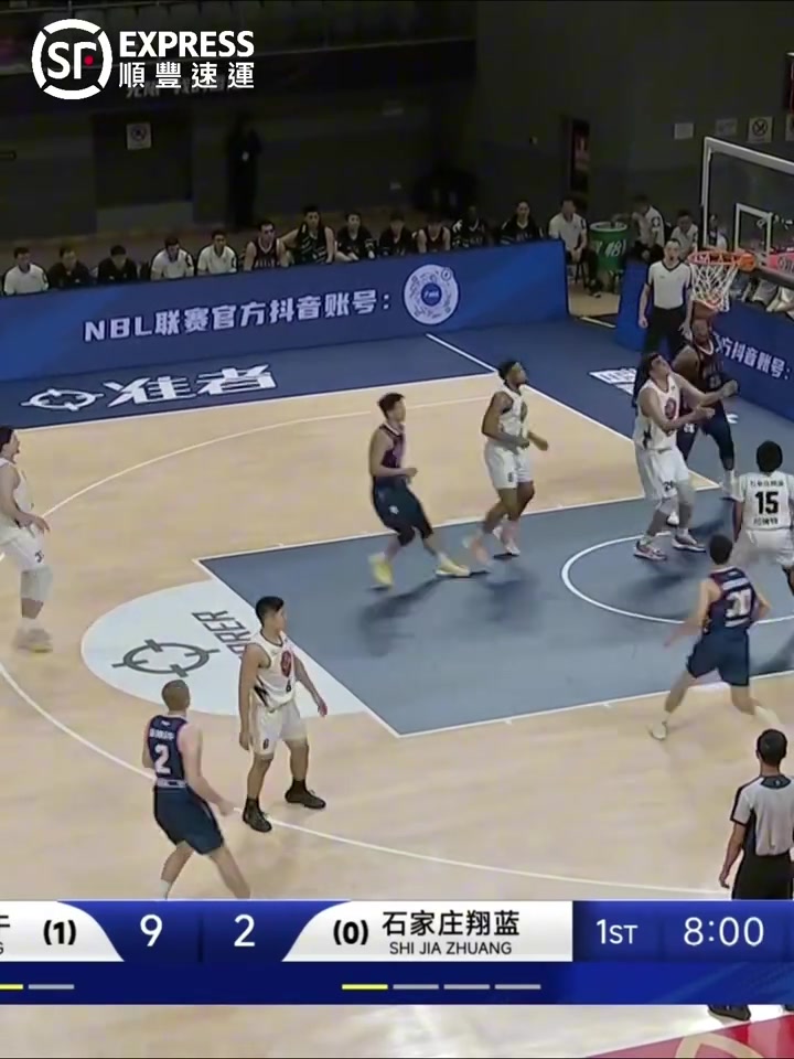 乐鱼官网-绝对统治力！香港金牛卡尔顿超七成命中率砍下28分15板率队取胜