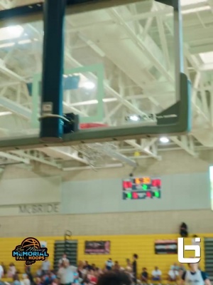 乐鱼体育app-16岁身高已超过父亲！克里斯-保罗儿子身着2号球衣挥洒攻防天赋