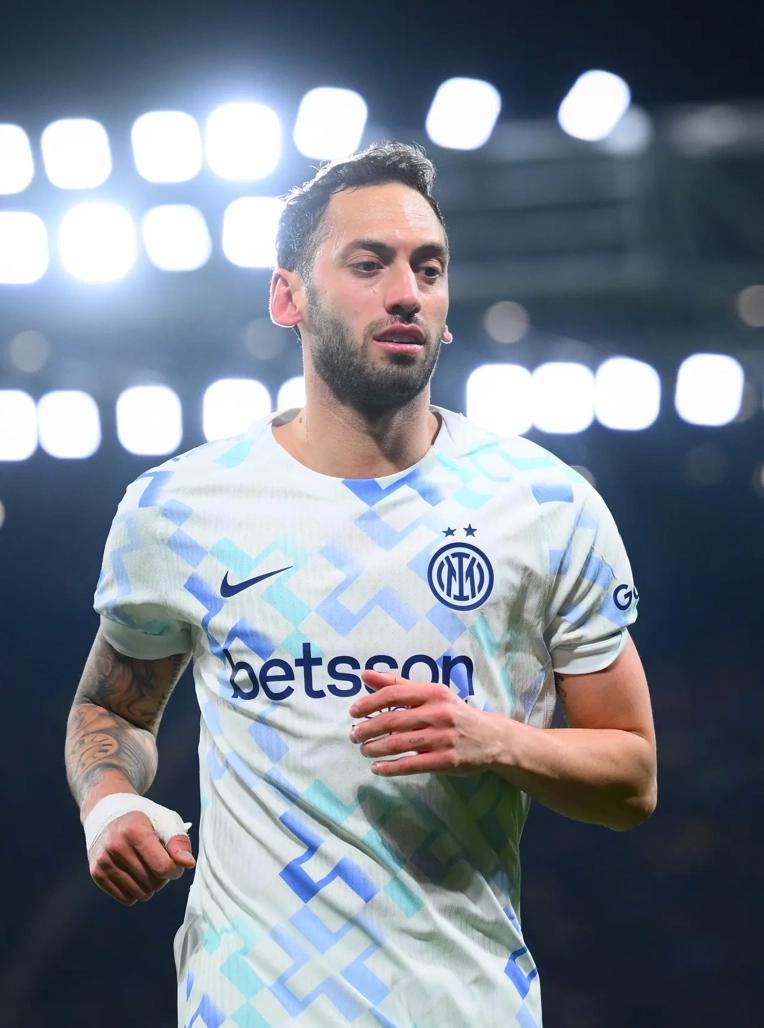 乐鱼官网-国米官方：恰尔汗奥卢左侧比目鱼肌出现肌肉劳损症状