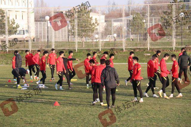 乐鱼官网-国青25人留守塔什干 23人名单外2球员仍有机会